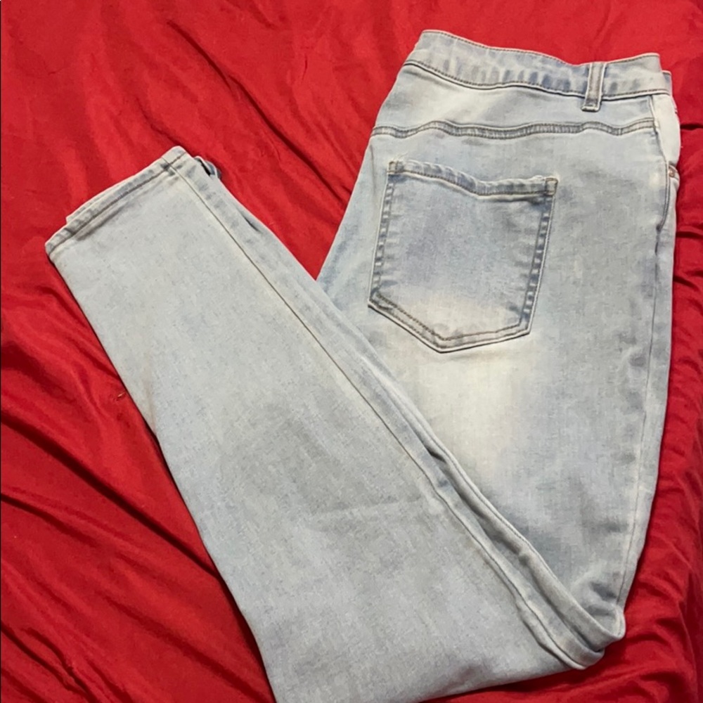 Light blue ripped Jeans